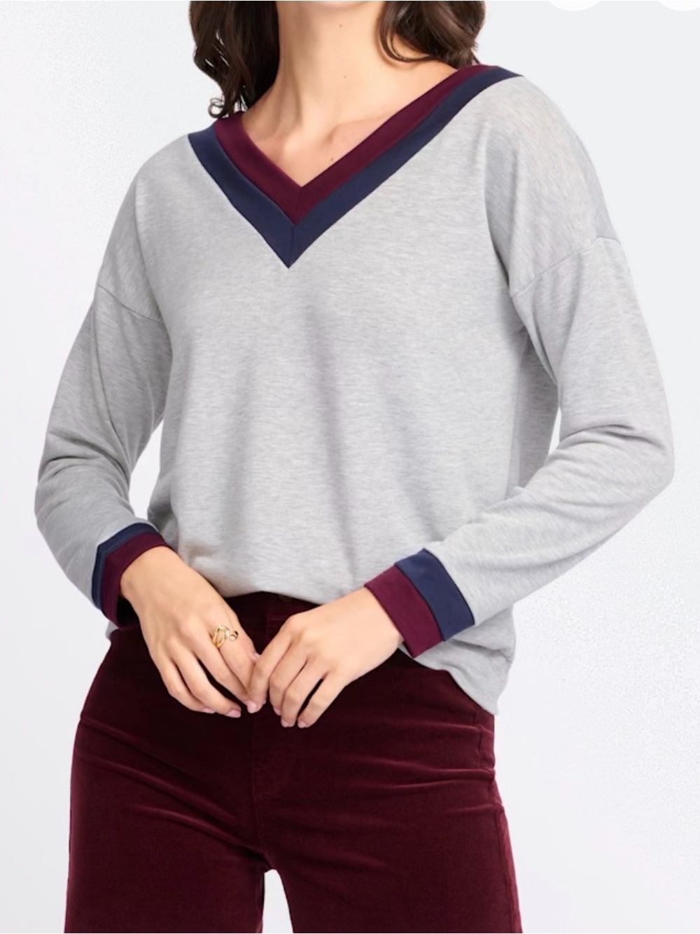 Staccato Mildred Light Gray V-Neck Top with Navy and Burgundy Trim M NWT